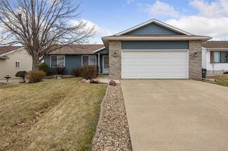 1127 Wolf Dr NW, Cedar Rapids, IA 52405
