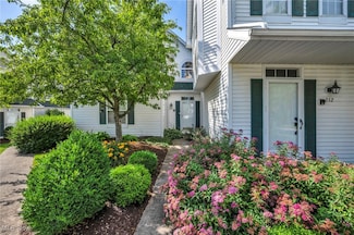 254 Vista Cir, North Olmsted, OH 44070