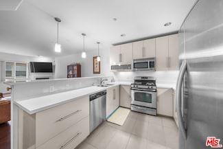 733 S Manhattan Place Unit 401, Los Angeles, CA 90005