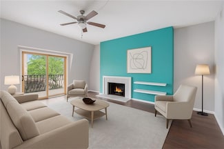 6724 W 109th St Unit F, Leawood, KS 66211