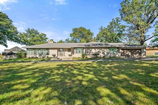200 N Forest Ct, Addison, IL 60101