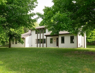 5825 Saddle Club Dr, Kalamazoo, MI 49009