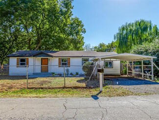 210 W Center St, Lexington, OK 73051