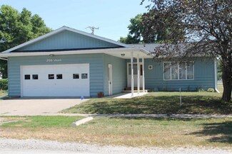 206 Short St, Nichols, IA 52766