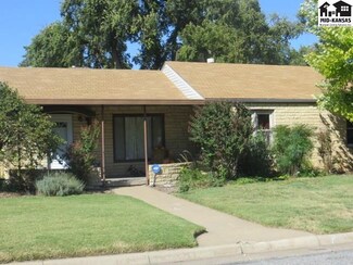 302 E 8th St, Pratt, KS 67124