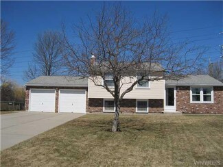 6561 Royal Pkwy N, Lockport, NY 14094