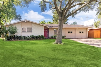 9547 Beverlyhill St, Houston, TX 77063