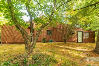 16 Hilltop Cir, Fishkill, NY 12524