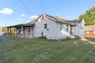 1702 E T C Lea Rd, Independence, MO 64050