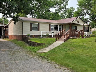 423 Elm St, Mound City, KS 66056