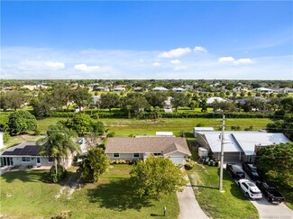 372 SE Oakridge Dr, Port Saint Lucie, FL 34984