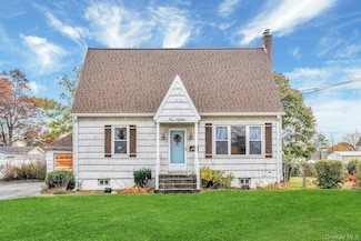 180 Thomas St, Brentwood, NY 11717