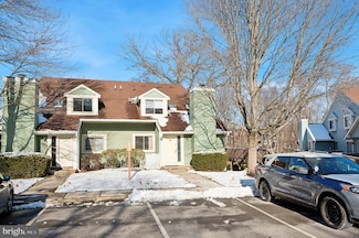 333 Green Meadow Ln, Horsham, PA 19044