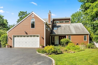 8 Braemer Rd, Setauket, NY 11733
