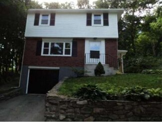 22 Vesper St, Worcester, MA 01602