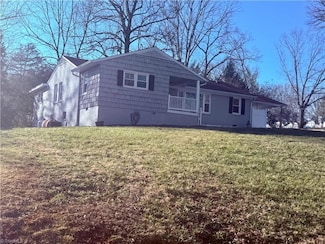555 Shady Ln, Wilkesboro, NC 28697