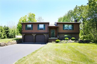 3076 Lower Mountain Rd, Sanborn, NY 14132
