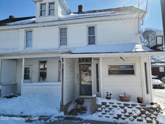 8 Market St, McAdoo, PA 18237