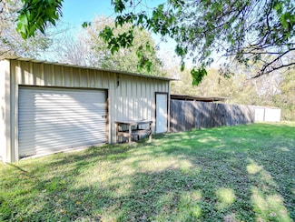 1000 E Waco St, Ennis, TX 75119