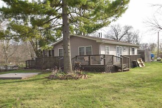 1056 S Bause Lake Dr E, Cromwell, IN 46732