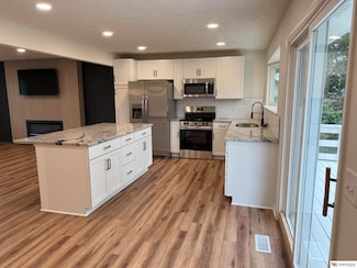 9938 Orchard Cir, Omaha, NE 68127