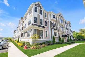 17101 Aspenwood Dr, Plainview, NY 11803