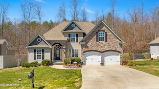 657 Oak Hills Dr, Lenoir City, TN 37771