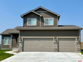 10605 Flint Dr, Papillion, NE 68046