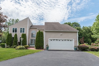 1 Jay Ct, Cranston, RI 02921