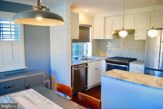 5310 8th Rd S Unit 2, Arlington, VA 22204