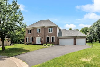 2227 Stone Creek Ln E, Chanhassen, MN 55317