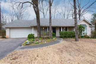 9812 Coppersmith Ln, Little Rock, AR 72227