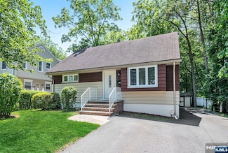379 W Madison Ave, Dumont, NJ 07628