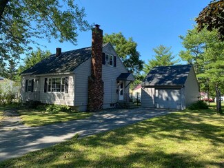 34 Capri St, Brewer, ME 04412