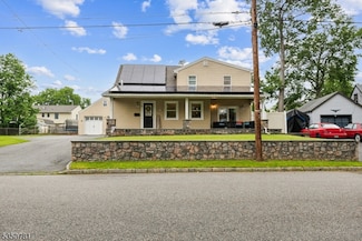 2 Beechwood Ave, Lake Hiawatha, NJ 07034