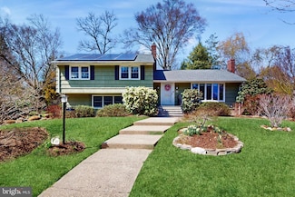 27 Farm Rd, Ewing, NJ 08638