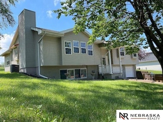 9500 Dawn Dr, Plattsmouth, NE 68048