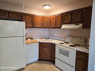 6D Hancock Dr, Whiting, NJ 08759