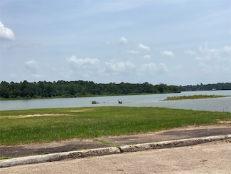 501 Bass Boat Village Unit 304, Huntsville, TX 77320