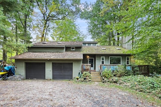 1592 County Rd, Great Barrington, MA 01230