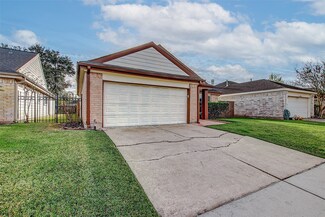 2211 Sentinal Oaks St, Sugar Land, TX 77478
