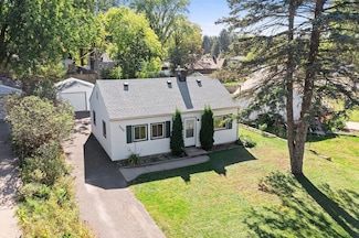 2398 Cowern Place E, Saint Paul, MN 55109