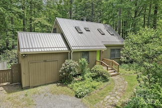 19 Reuben Branch Rd, Maggie Valley, NC 28751