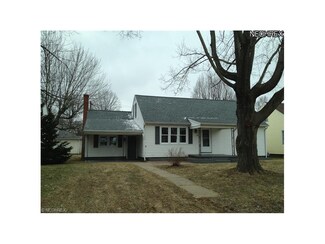 134 S Oak St, Gnadenhutten, OH 44629