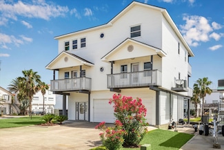 138 Isles End Rd, Tiki Island, TX 77554