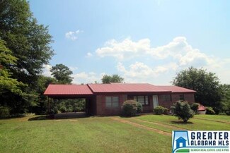 300 Wayne Ct, Weaver, AL 36277