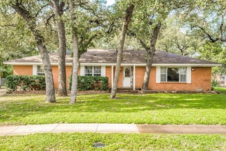 2011 Cooper Dr, Irving, TX 75061