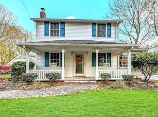 15 Shore Rd, Mount Sinai, NY 11766