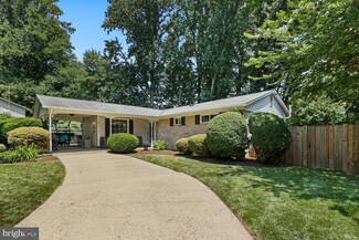 9814 Covent Ct, Fairfax, VA 22032