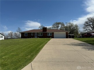936 Livingston Dr, Xenia, OH 45385